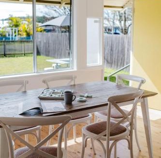 Lake Conjola House | The Yellow Door Lakehouse