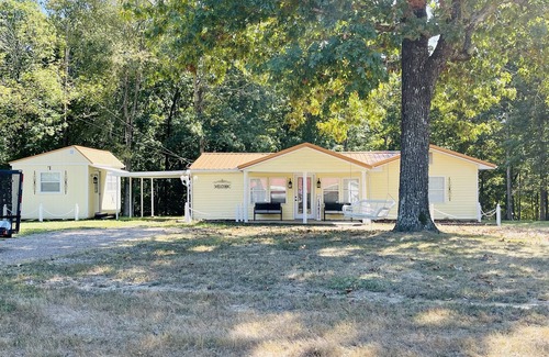 Piedmont House | The Yellow House at Bluffview~ 1/2 mile from the lake