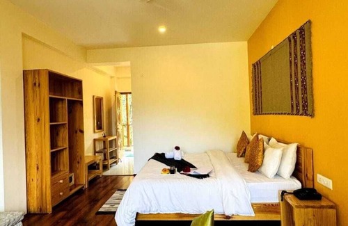 Bashisht Hotel | The Yellow Room- Soulful Abodes