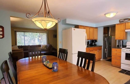 Frankfort House | The Yellow Rose Pet-Friendly Lawn Games