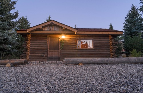 Dubois Cabin | The Yellowstone Cabin