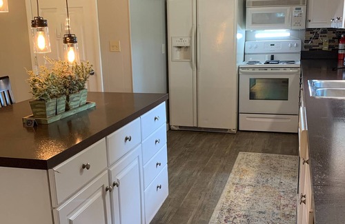 Berlin Apartment | The Yoder’s on Somerset: Sleeps 1-6.