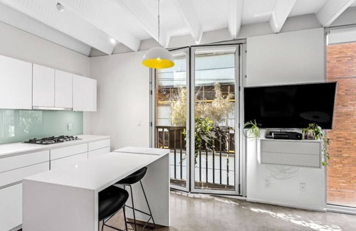 Chinatown Apartment | The Zen Loft: Shared Rooftop Bliss with City Views