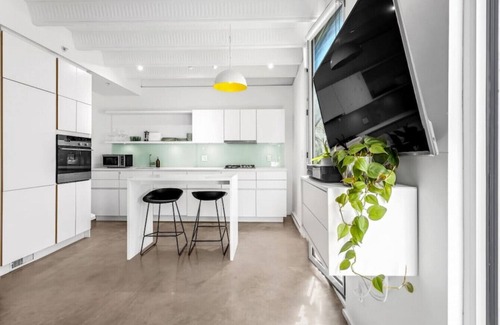 Chinatown Apartment | The Zen Loft: Shared Rooftop Bliss with City Views