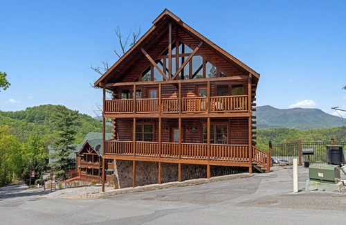 Gatlinburg - Pigeon Forge Cabin | Theatre in the Mountains