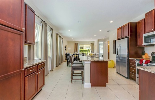 Celebration House | Themed Bedrooms-Games Room-10 MINS DISNEY-Private Pool and Spa/Movie Room/Wifi
