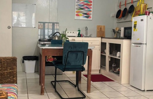 Barbican Apartment | TheMews! Centrally located 1bed, bath, Living, Verandah& fully equipped Kitchen