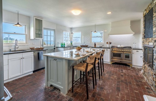 Summerland House | There Perfect Summerland Charmer
