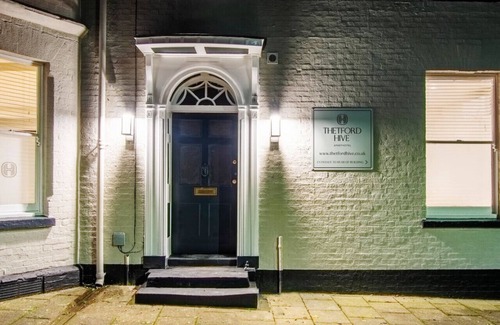 Thetford House | Thetford Hive Aparthotel Deluxe Suite 4