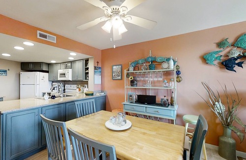 Atlantic Beach Condo | Third-Floor Condo at Oceanfront Resort with Balconies, WiFi & Shared Pools/Gym