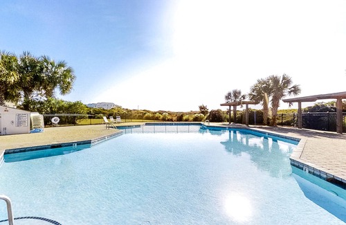 Atlantic Beach Condo | Third-Floor Condo at Oceanfront Resort with Balconies, WiFi & Shared Pools/Gym