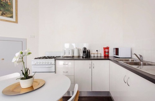 South Fremantle Apartment | This apartment is a 1 bedroom(s), 1 bathrooms, located in South Fremantle, WA.