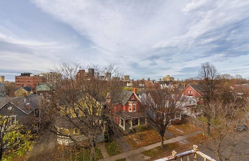 Downtown Rochester Apartment | This apartment is a 2 bedroom(s), 1 bathrooms, located in Rochester, NY.
