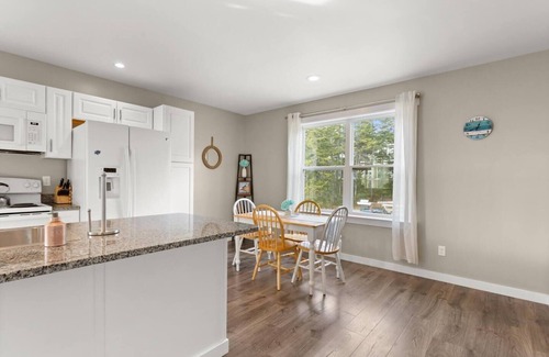 Bernard Apartment | This apartment is a 3 bedroom(s), 2 bathrooms, located in Bernard, ME.