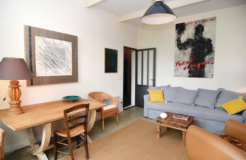 Cabannes Apartment | This apartment is part of a property with a large communal pool, which brings joy to young and old.