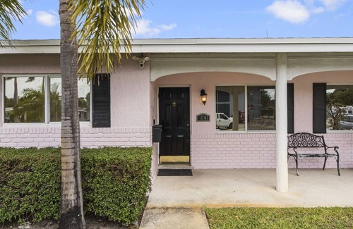 Coral Ridge Isles Apartment | This apartment is a 2 bedroom(s), 2 bathrooms, located in Oakland Park, FL.