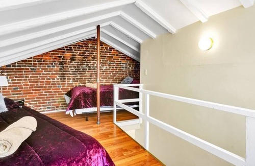 Society Hill Apartment | This apartment is a 1 bedroom(s), 1 bathrooms, located in Philadelphia, PA.