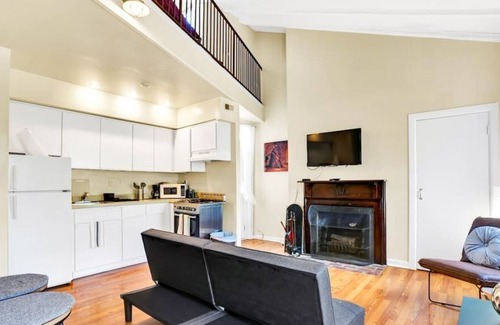 Society Hill Apartment | This apartment is a 1 bedroom(s), 1 bathrooms, located in Philadelphia, PA.