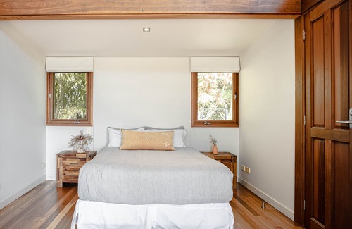 Ewingsdale Apartment | This Balinese inspired home offers tranquility and views of Byron Bay