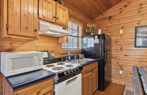 Sevierville Ski Chalet | This chalet is a 1 bedroom(s), 1 bathrooms, located in Sevierville , TN.