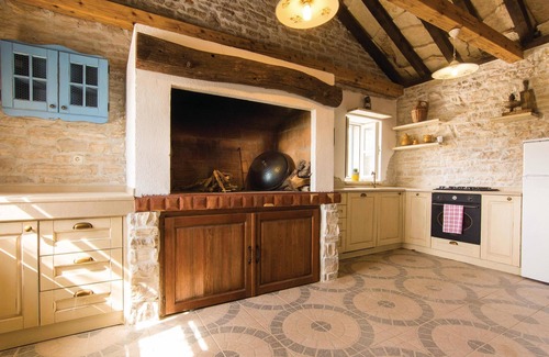 Benkovac House | This country-style holiday home is located in the village of Bukovi near a road.