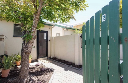 South Fremantle Apartment | This cozy Airbnb is just a short walk to South Beach and the vibrant South Fremantle hub,