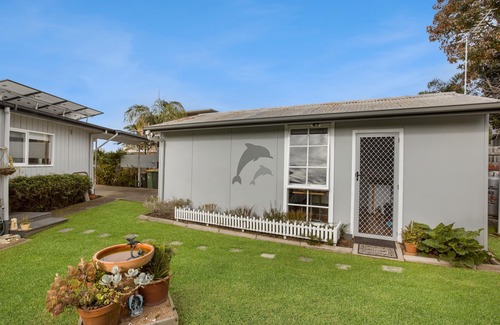 Paynesville Cottage | This cozy cottage is the perfect springboard to the wonderful Gippsland Lakes