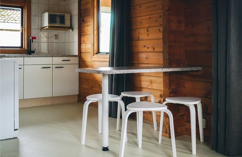 Gramsbergen House | This cozy Finnish-style vacation home is located in a welcoming vacation park in Gramsbergen with ma