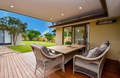 Tootgarook House | This fantastically positioned beach side home (sleeping 9-11 guests)