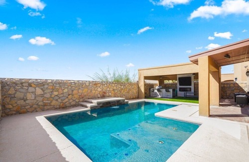 Biggs Field House | This home is stylish and filled with every ammenity