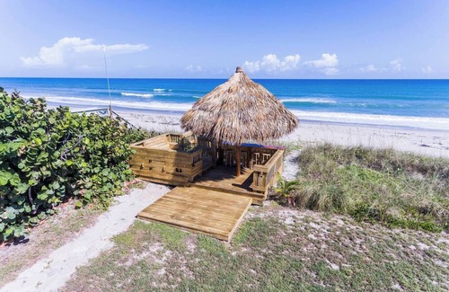 Ocean Shores House | This house is a 2 bedroom(s), 2 bathrooms, located in Indialantic, FL.