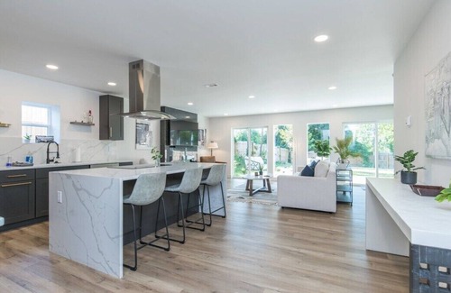 Lexington House | This house is a 3 bedroom(s), 2 bathrooms, located in Lexington, KY.