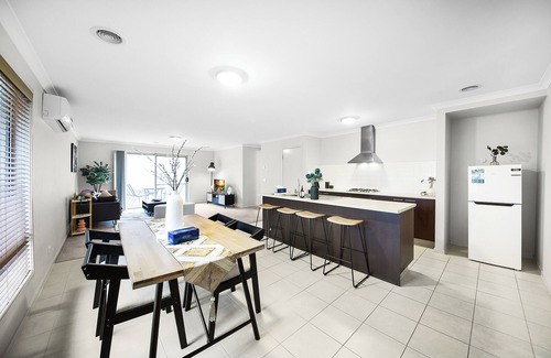 Sanctuary Lakes House | This house is a 4 bedroom(s), 2 bathrooms, located in Point Cook, VIC.