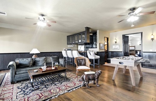 Rocky Ridge House | This house is a 6 bedrooms, 5 bathrooms, located in Austin, TX.