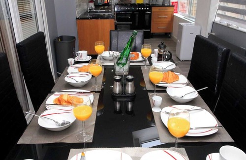 Peterborough House | This house is a 6 bedroom(s), 3 bathrooms, located in Peterborough, England.