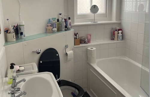 West Kensington Bed & Breakfast | this is a spacious, clean and elegant one double bedroom located in London