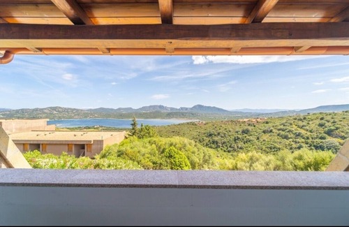 Cugnana Verde Apartment | This is unique space and enjoy the panoramic view of the mountains and the gulf.