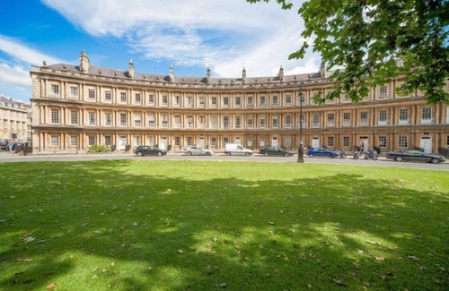 Upper Town Apartment | This lovely central apartment for two is a Georgian masterpiece.