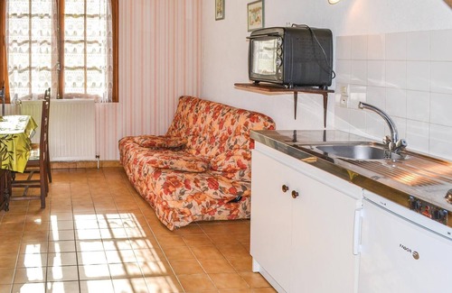 Limeuil Apartment | This magnificent house with a spacious terrace is located in Limeuil, which is officially one of the