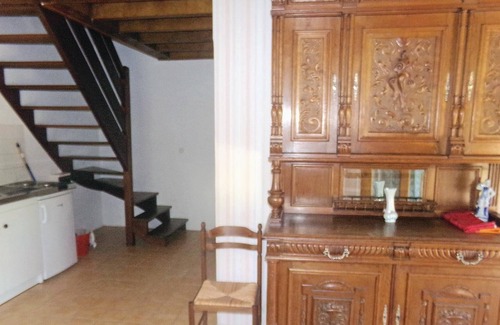 Limeuil Apartment | This magnificent house with a spacious terrace is located in Limeuil, which is officially one of the