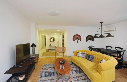 Bebek Apartment | This modern bright gorgeous 2bedroom, 1bathroom spacious home is situated right across Bebek Park
