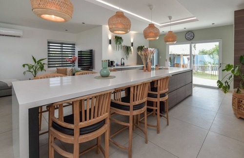 Alto Vista Villa | This Modern & Charming Villa Is Truly One of a Kind.n9 minute drive to beaches.