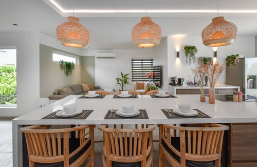 Alto Vista Villa | This Modern & Charming Villa Is Truly One of a Kind.n9 minute drive to beaches.