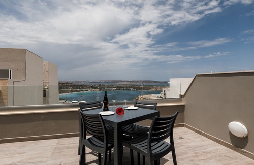 Mellieħa Heights Apartment | This modern refurnished apartment is a self-catering accommodation located Mellieha. Perfectly located in a quit area of Mellieha but surrounded with all amenities, the bus stop is just five minutes walk from the apartment, from this bus term