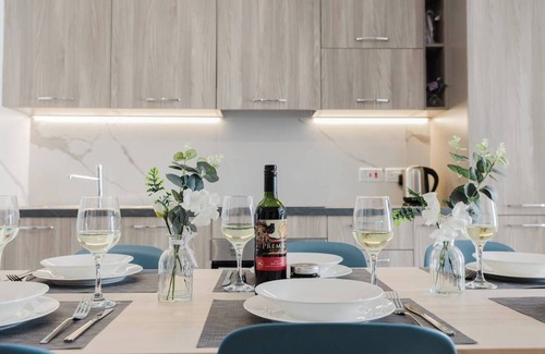 Mellieħa Heights Apartment | This modern refurnished apartment is a self-catering accommodation located Mellieha. Perfectly located in a residential area of Mellieha but surrounded with all amenities, the bus terminus is just five minutes walk from the apartment, from th