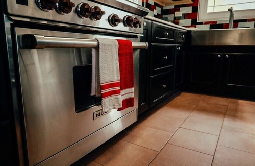 Bailey's Bay Apartment | This spacious 2br home offers a comfortable retreat