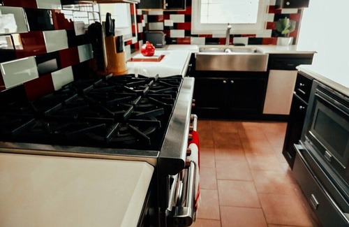 Bailey's Bay Apartment | This spacious 2br home offers a comfortable retreat