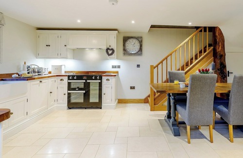 Bourton Cottage | This spacious modern barn conversion is a perfect base for up to four people to explore the quaint v