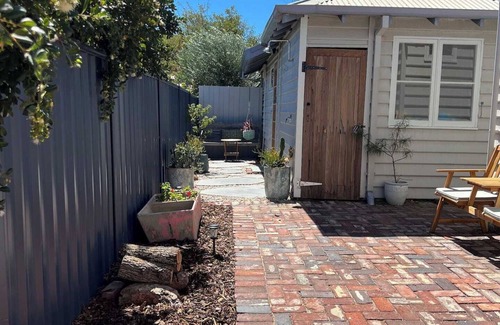 South Fremantle Apartment | This studio is a 1 bedroom(s), 1 bathrooms, located in South Fremantle, WA.