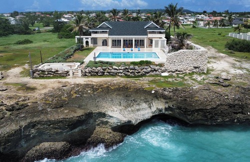 Long Bay House | This stunning 4 bedroom mansion, located on the serene East Coast of Barbados
